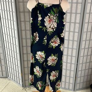 Tropical floral jump suit, Women’s Small (tag says large). Fits like a small